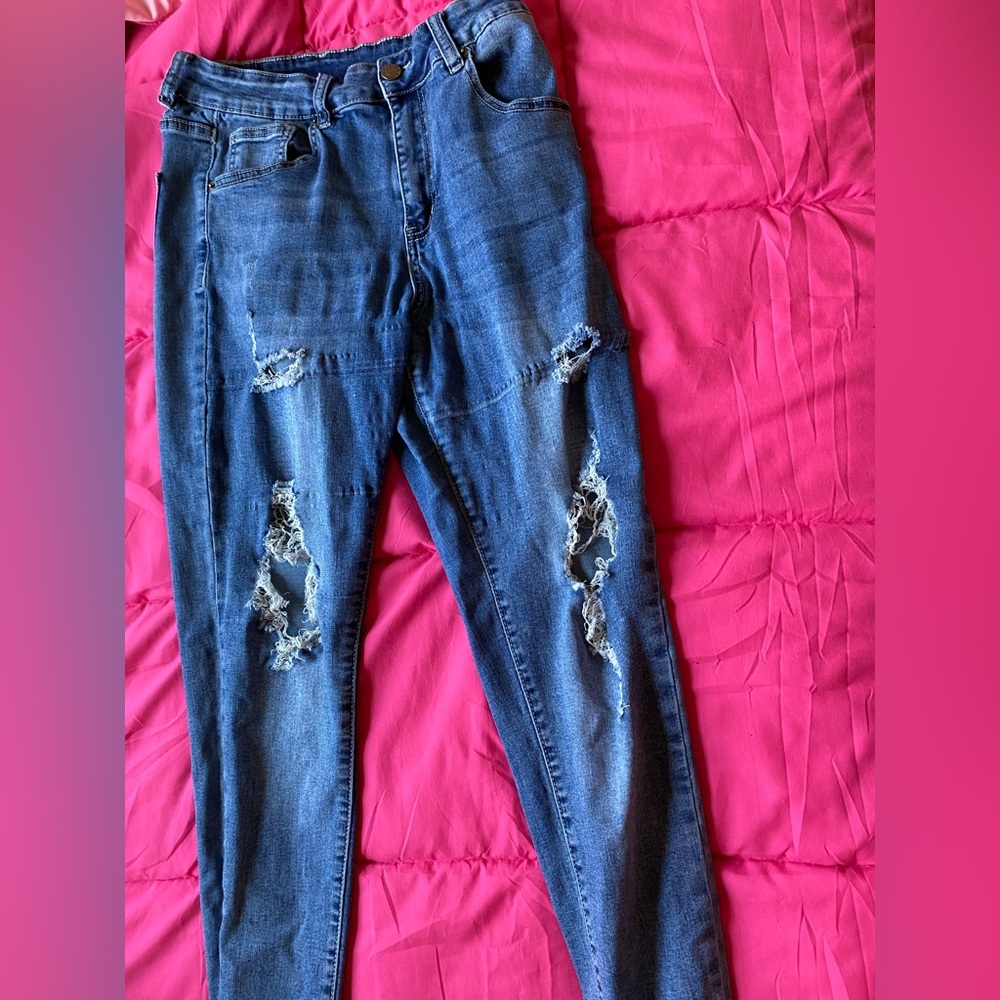 Jeans with rips